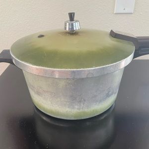 Vintage Presto 6 Quart Pressure Cooker